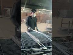 Ζεστό βουτηγμένο γαλβανισμένο μεταλλικό πλέγμα 505 Τριχοειδής μπάρα ασφαλείας πεζοδρόμου Χάλυβα πλέγμα